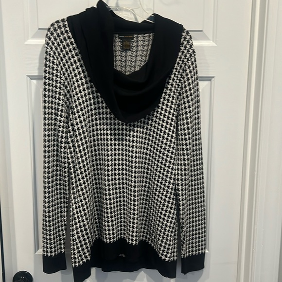 Black and white houndstooth sweater - Picture 1 of 4